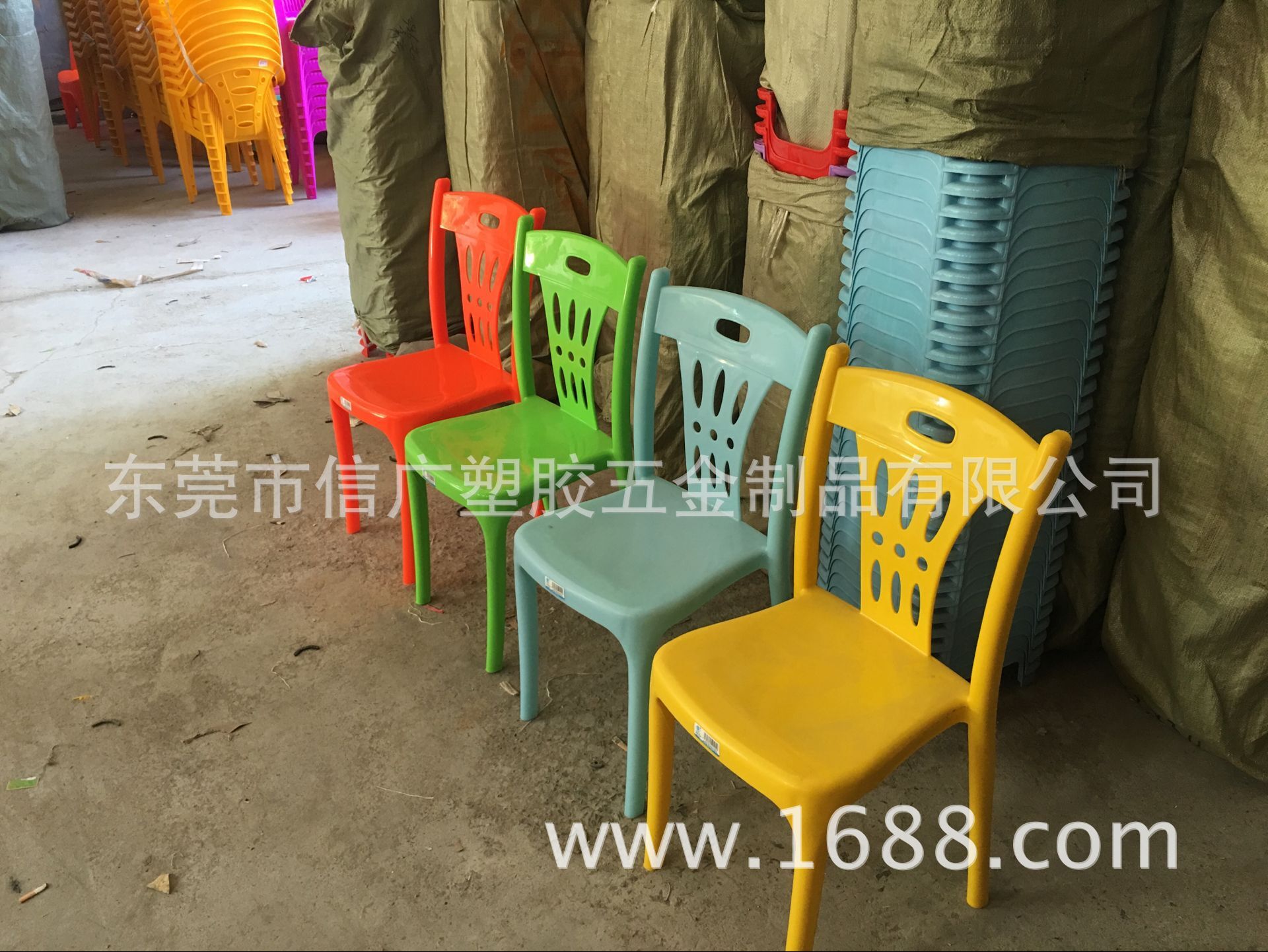 厂家直供福建大排档全新塑胶加厚加固靠背餐椅无扶手塑胶餐椅