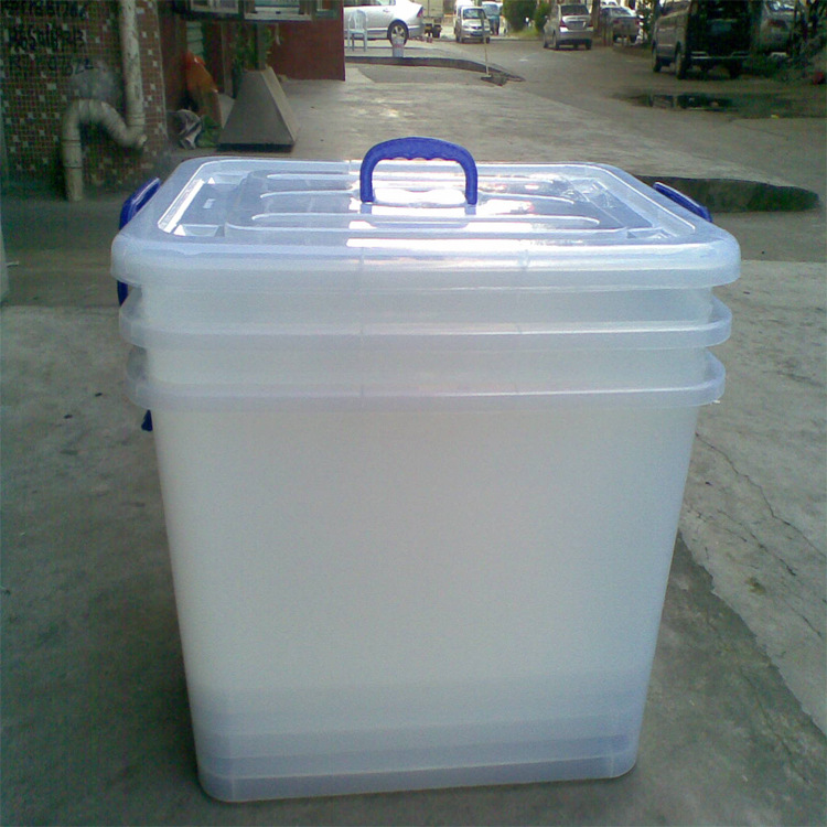 深圳塑料带盖储物箱 透明衣服柜家居带提手收纳箱 滑轮式塑料胶箱