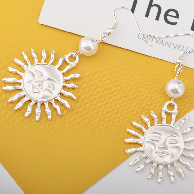 Personalized Pearl Sun Flower Stud Earrings display picture 7