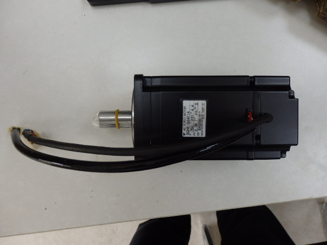 日本安川伺服电机SGME-08AF14