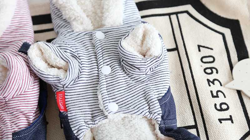 鲨鱼宝宝条纹带帽四脚衣