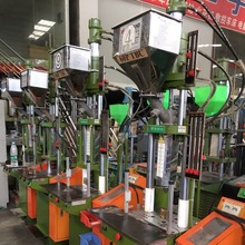 赞扬15T立式注塑机刚到货20台