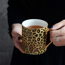 一件代发 骨瓷马克杯陶瓷牛奶杯随手杯创意豹纹金边茶杯带勺带盖
