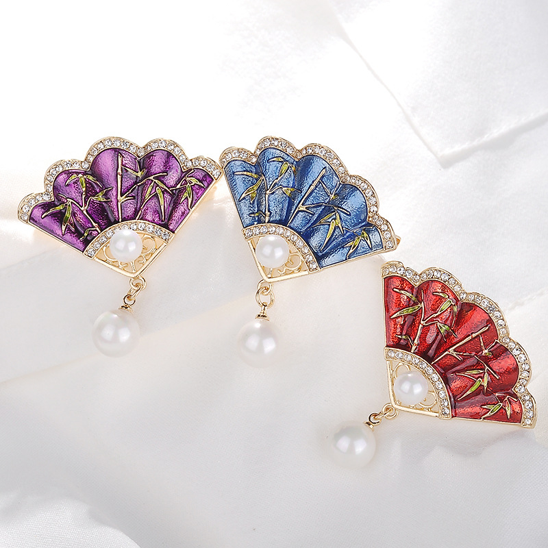 Retro classic brooch