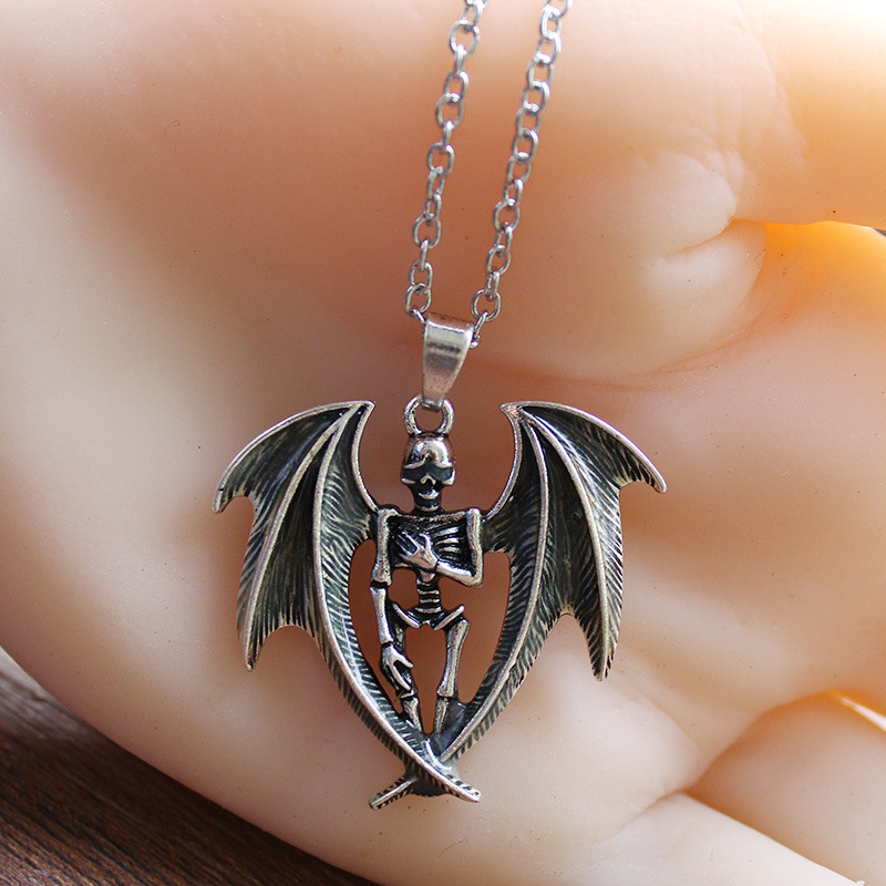 fashion skull pendant luminous necklace