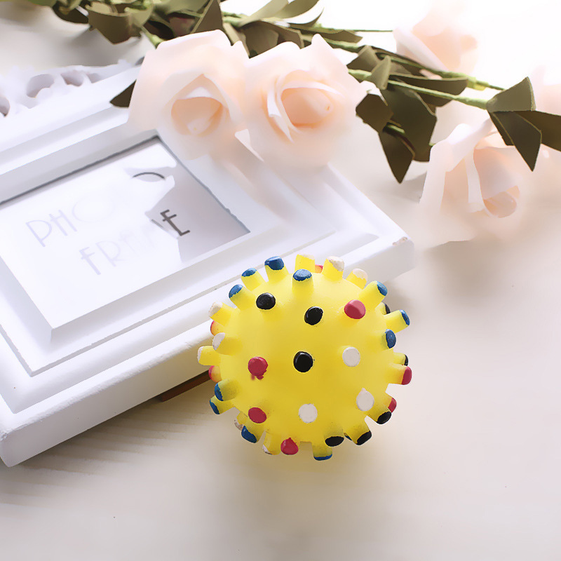 Suministro directo de fábrica de vinilo de sonido colorido Thorn Ball Pet Dog molar aliviando stuffy Bola de juguete resistente a la mordedura en stock al por mayor