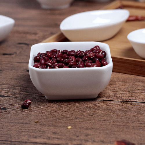 Creative small dish, oil sauce dish, pure white ceramic seasoning dish, vinegar dipped ink dish, cute household tableware