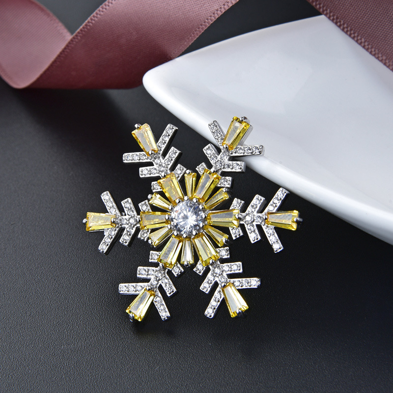 S925 plata esterlina broche de copo de nieve de las mujeres de gama alta elegante traje suéter pin accesorios nicho diseño ramillete