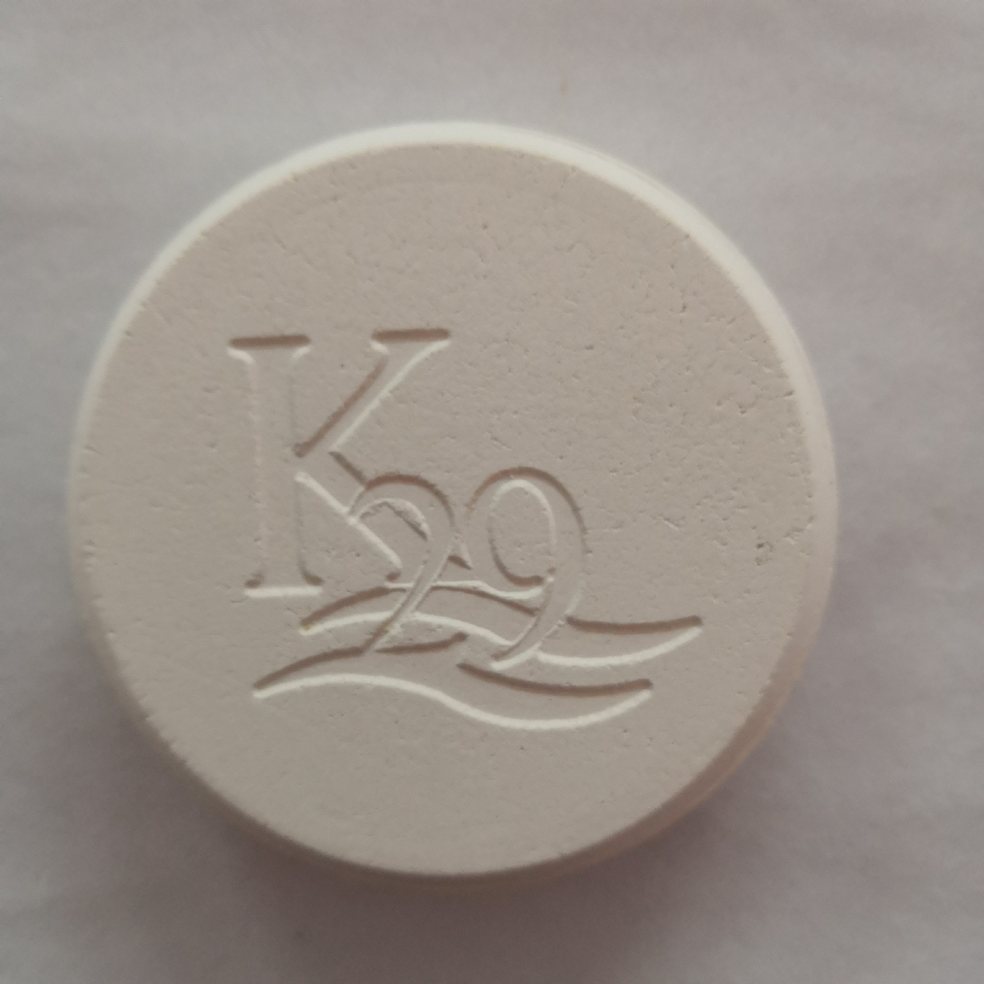 精油挥发 汽车用车载微孔陶瓷香薰片 散香片