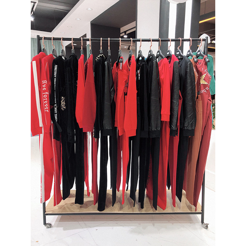 黑白伊人19春装套装东莞品牌女装折扣 达拉达潮牌女装尾货走份