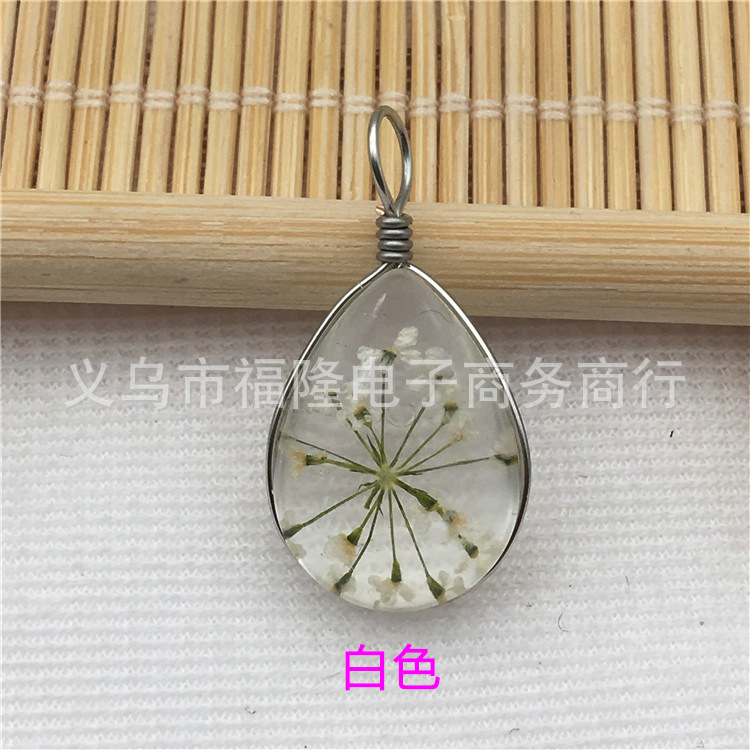 I白色