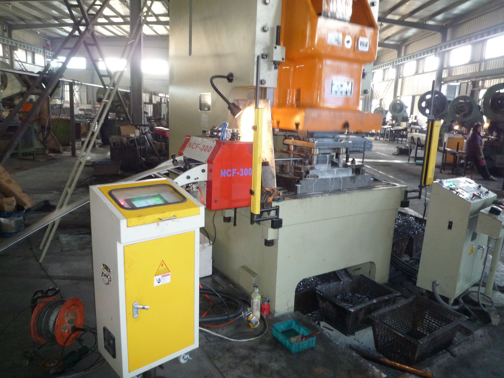 气枪钉自动冲压成型送料机 气钉书钉冲压送料机  伺服送料机nc300