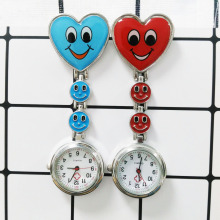 厂家批发学生护士桃心笑脸怀表男女通用护士表创意时尚挂表