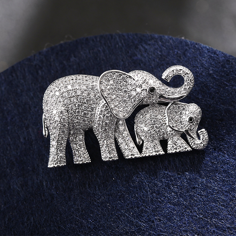 Cute Pin Animal Copper Inlay Zircon Women's Brooches display picture 5