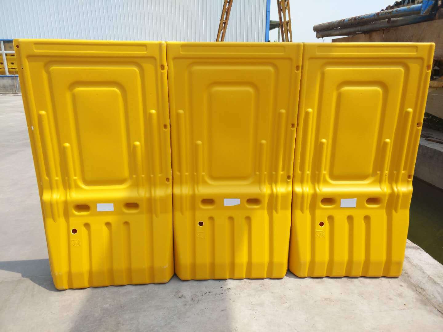 徐州1.8米塑料注水围挡批发 市政工程道路施工围挡隔离墩 防撞桶