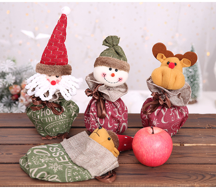 Christmas Gift Bag With Festive Cartoon Snowman Design_voghion.com