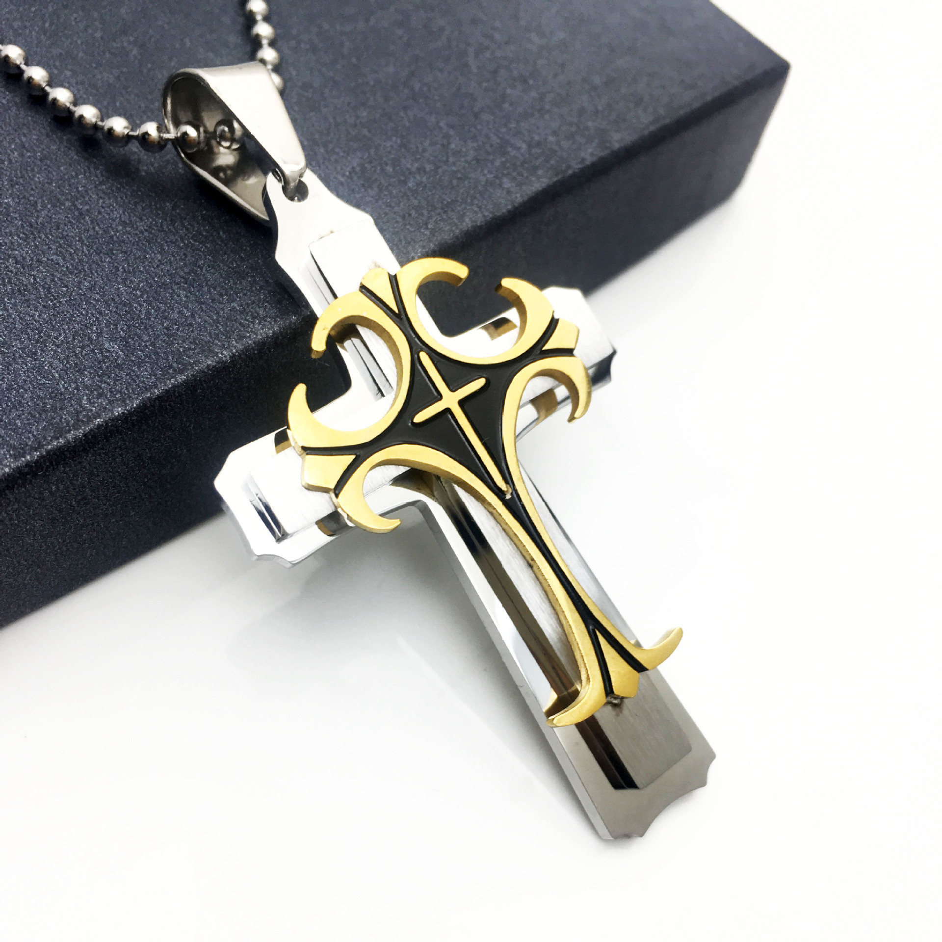 Original Design Cross Titanium Steel Plating Men's Pendant Necklace display picture 2