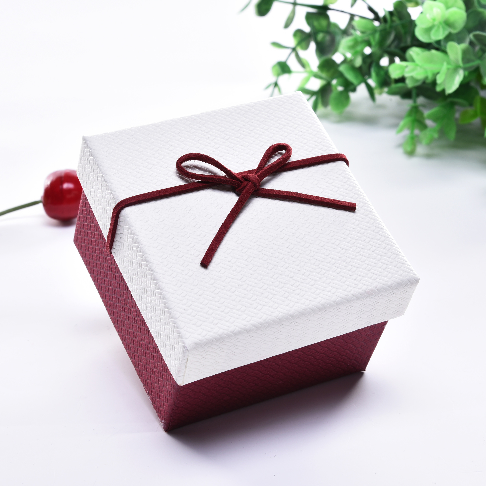 Simple Style Solid Color Paper Jewelry Boxes display picture 2