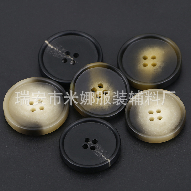 厂家供应 简约花纹细边树脂纽扣大衣扣子西服四眼纽扣棒花钮扣