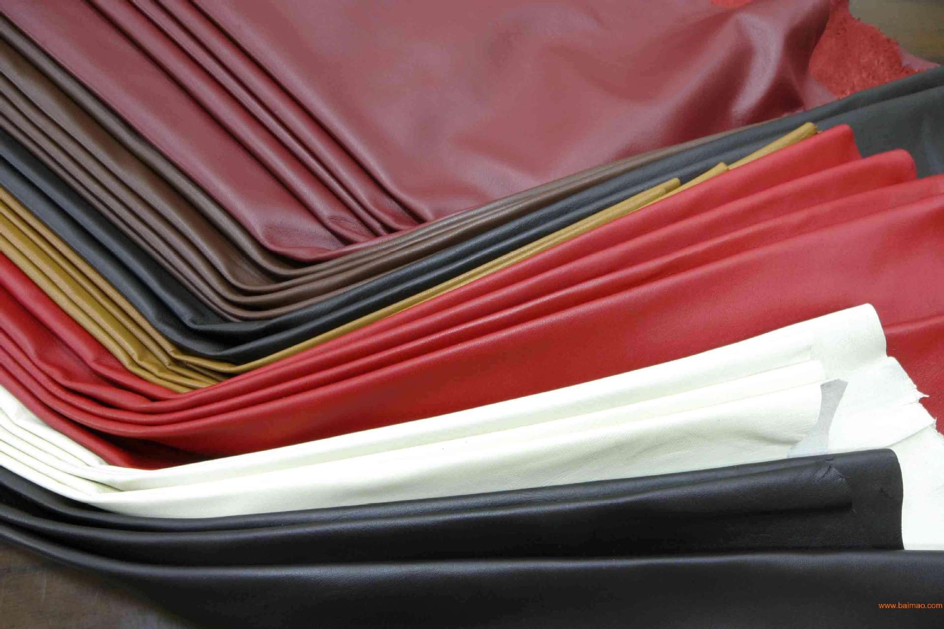 灰姑娘免洗水0.7mm服装PU皮革干湿差3级服装皮衣皮裤PU革面料现货