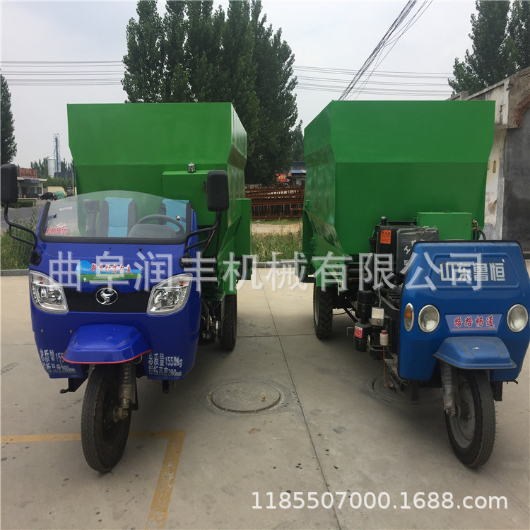 天津柴油撒料车价格 料槽送料喂料车