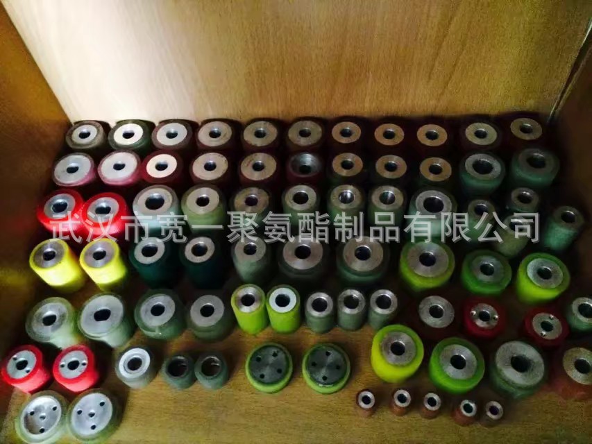 供应湖北黄石载重滚轮聚氨酯橡胶包胶，传动滚轮包胶加工