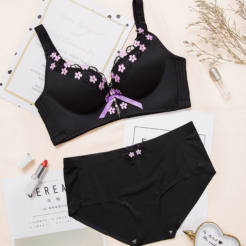 黑雪 无钢圈经典刺绣繁花似锦文胸 无痕性感调整型聚拢内衣女套装|ru