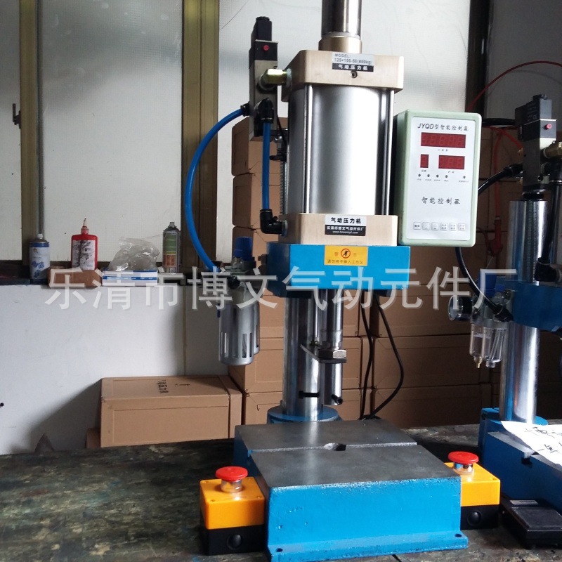 C型单柱式气1-1.5吨气动冲床 小型台式气动压力机1500kg力