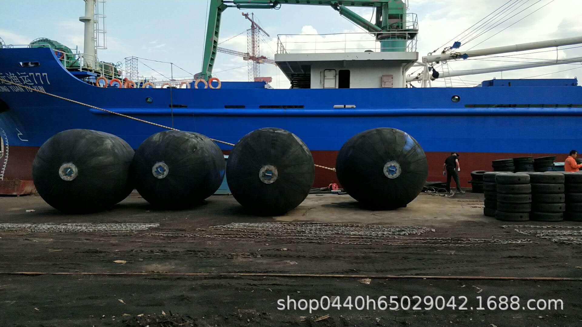 青岛护套式充气橡胶护舷靠球 橡胶船舶靠球 批发直供