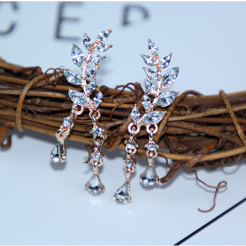 Retro Leaf Tassel Earrings Alloy Diamond-studded Crystal Earrings Wholesale display picture 8