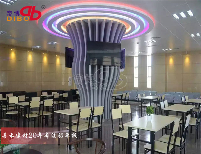 木纹铝方通弧形吊顶 铝板焊接弧形铝方通