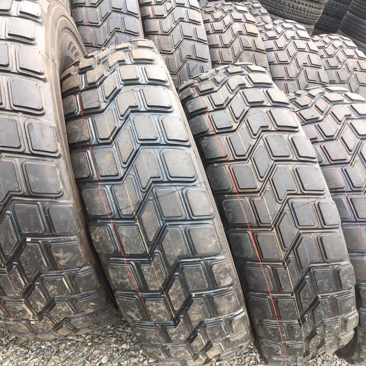 长期供应14.00R20 矿山自卸车轮胎 沙漠轮胎 耐磨防滑