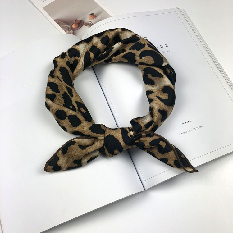 Leopard Silk scarf spring and autumn the republic of korea new pattern Versatile literature decorate Retro Small square scarf chic Scarf