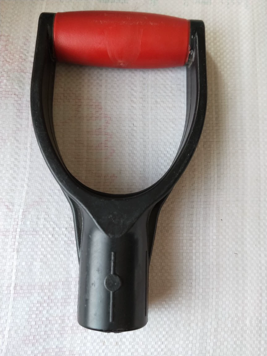 Производители продают ручку лопаты с внутренним диаметром 32