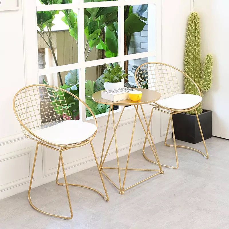 北欧网红桌椅子客厅大理石茶几铁艺茶桌休闲户型阳台圆桌椅三件套