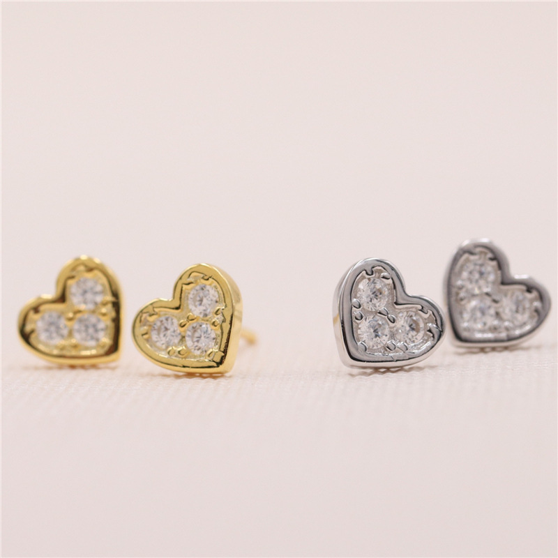 Cute fashionable elegant earrings with zircon heart shaped