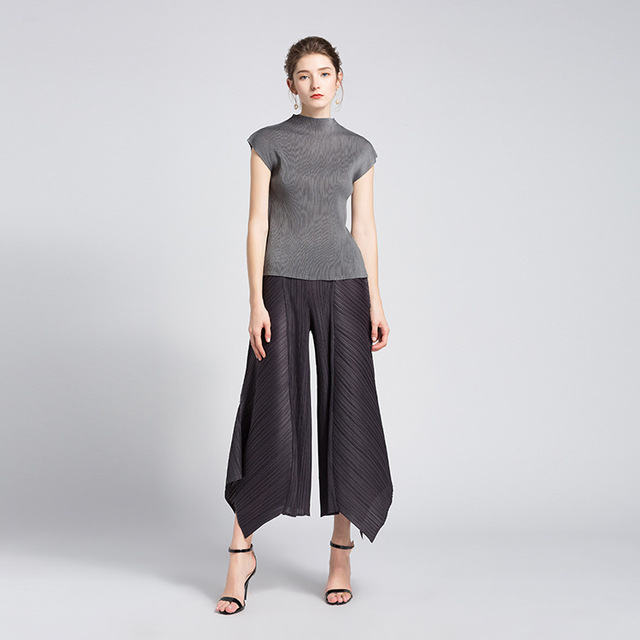 Fashion Fold Thin Sleeveless Irregular Trousers Loose Leisure Suit 