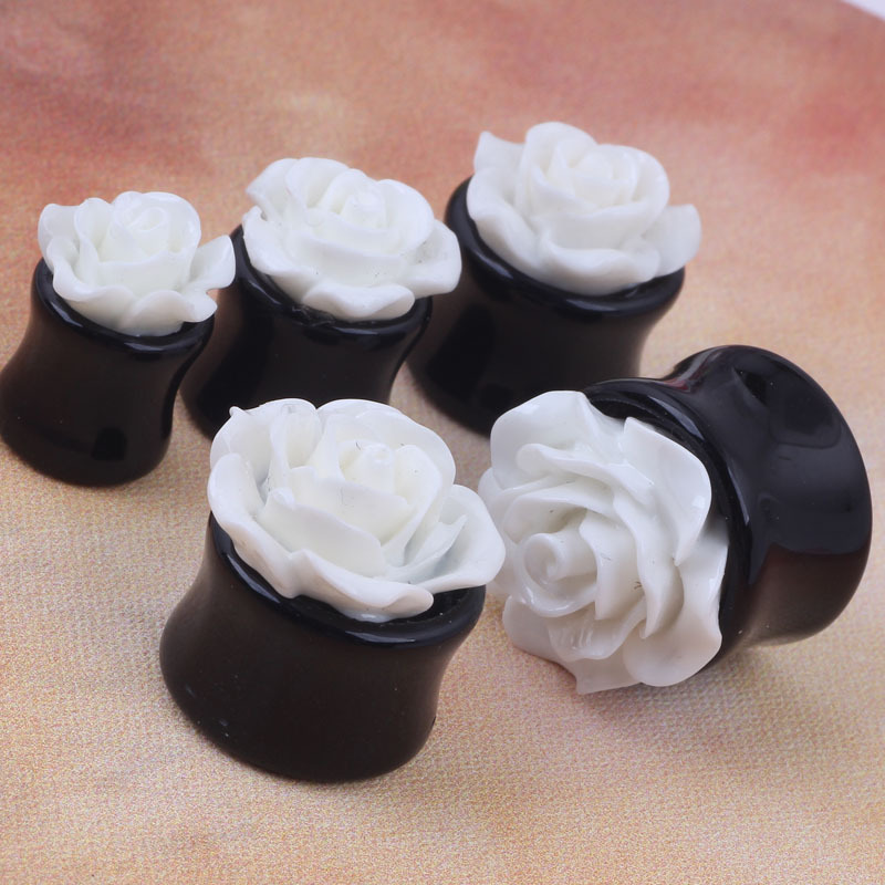 Pointed titanium steel lip stud product view