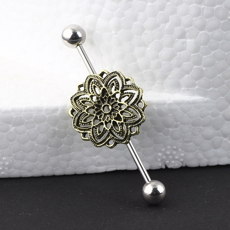 16G labret stud size and finish detail