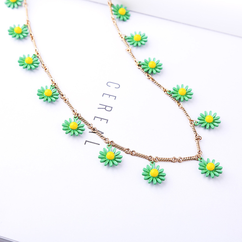 Korean Style Creative Long Sweater Chain Fresh Green Flower Necklace Girlfriends Same Style Gift Necklace Wholesale Fashion display picture 6