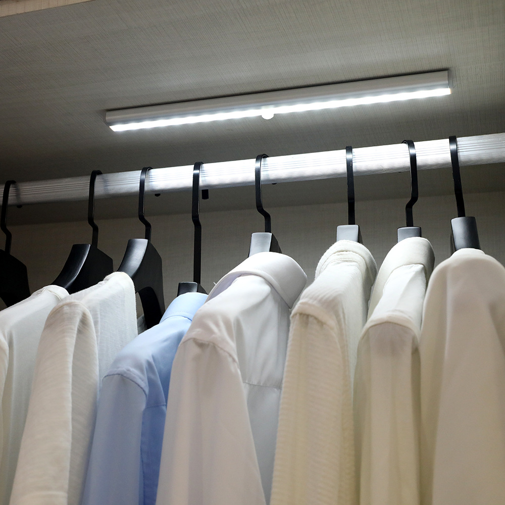 跨境热销usb充电人体感应灯智能感应床头灯家用免布线led橱柜灯条