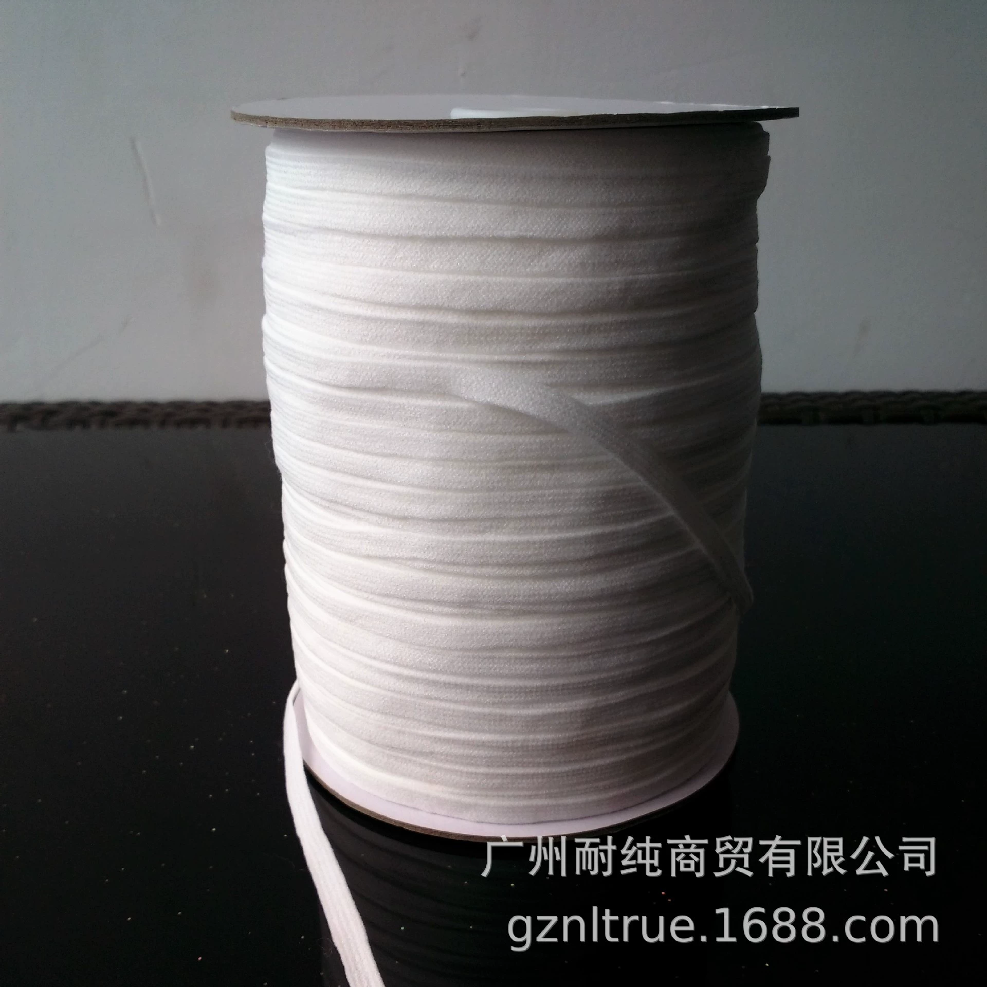 Герметичная уплотнительная лента из пенопласта