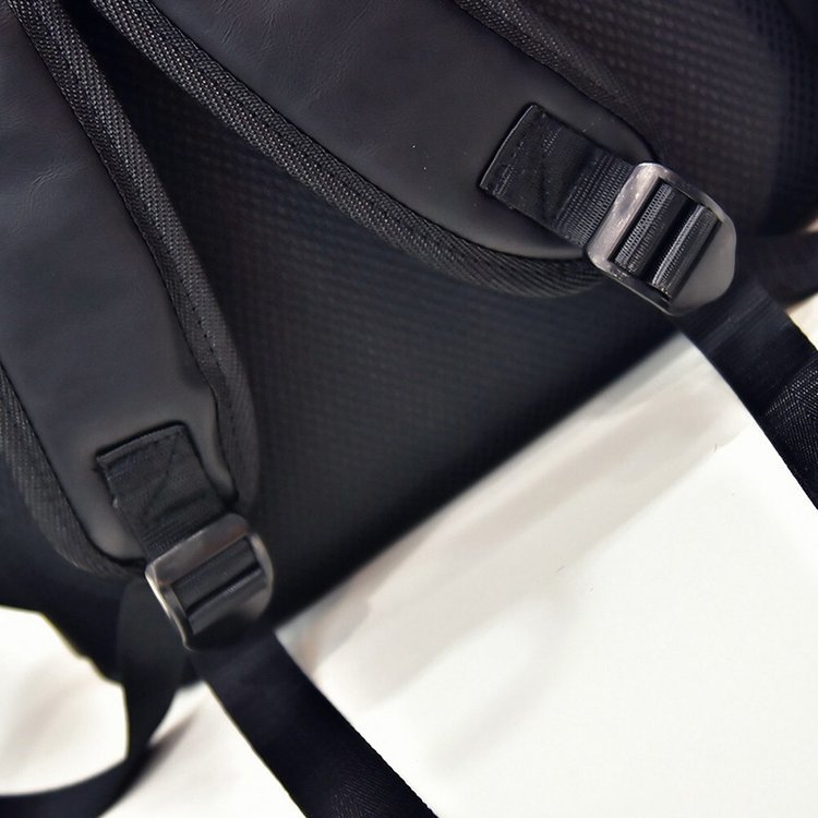 2018 new men's travel bag fashion backpack pu backpack men's leisure sports backpack one