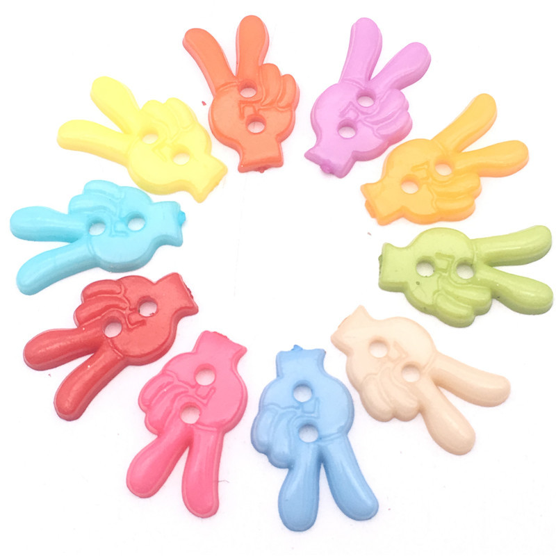 厂家现货批发彩色两眼剪刀手卡通纽扣 童装糖果色手势耶塑料纽扣