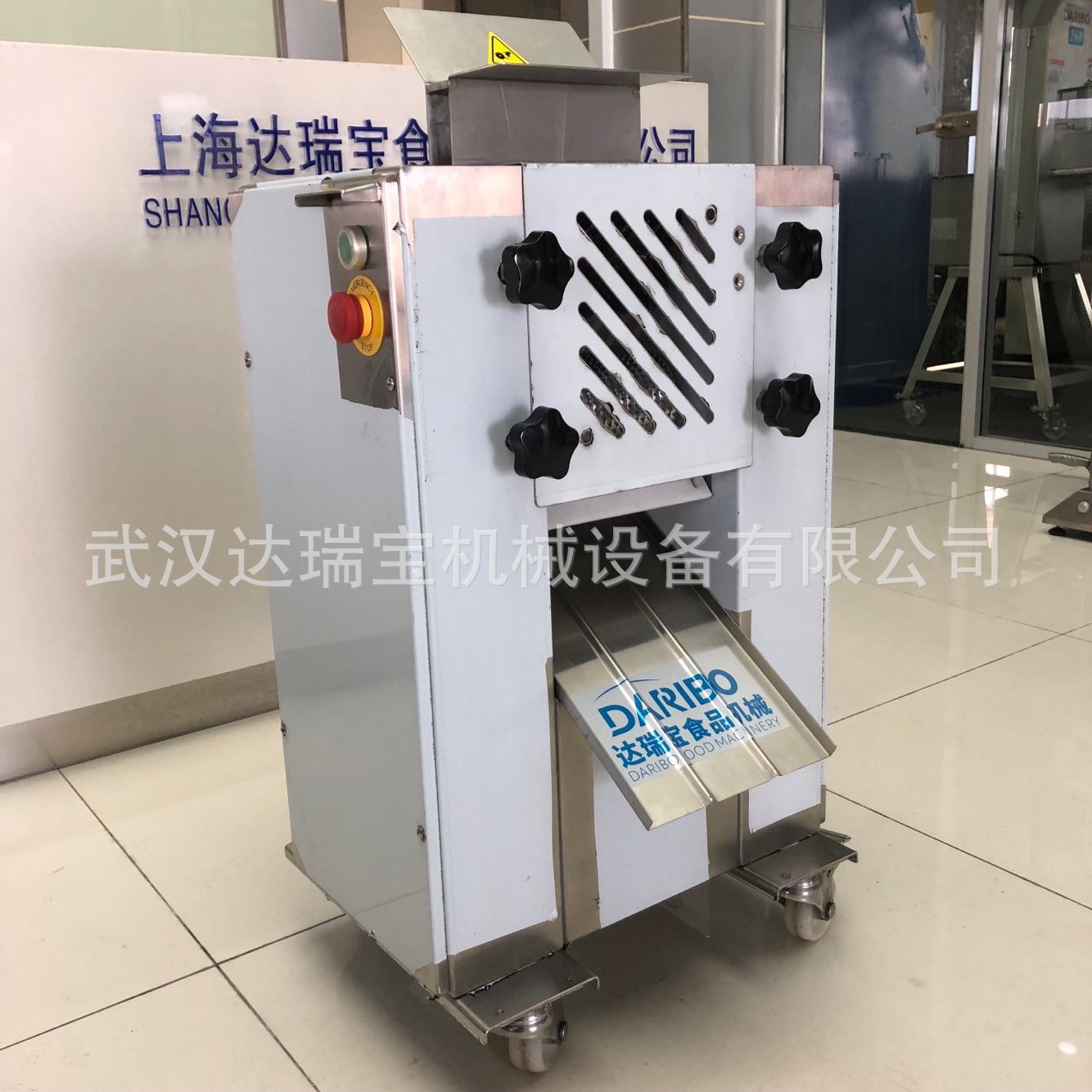 l内蒙古肉制品加工厂用自动断筋机 中型牛排锤肉机 200松肉断筋机