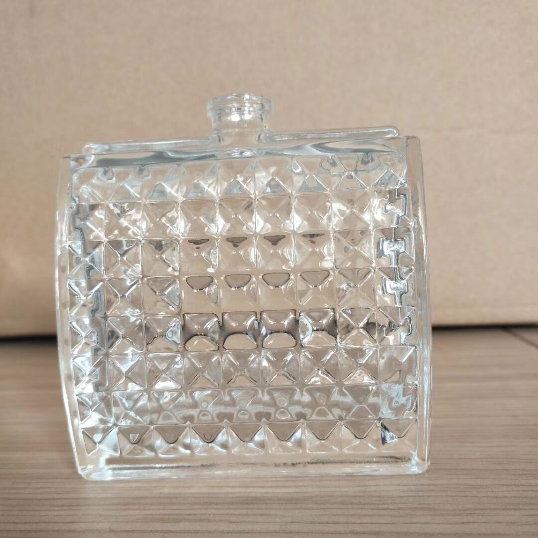 供应出口玻璃香水瓶白酒瓶特定的超白螺纹玻璃瓶500ML牙口玻璃瓶