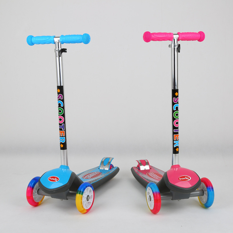 厂家直销新款儿童三轮滑板车滑滑车可折叠闪光PU轮踏板车可定制