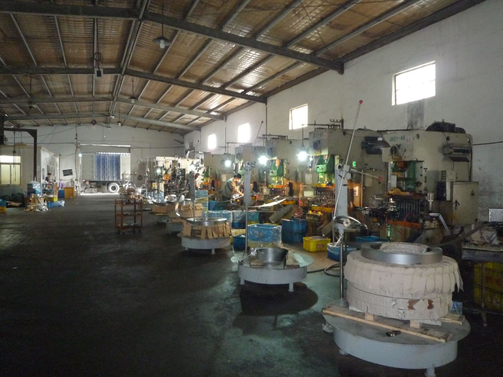 上海电子送料机，圆盘自动送料机，平面式送料机，电子控制送料机