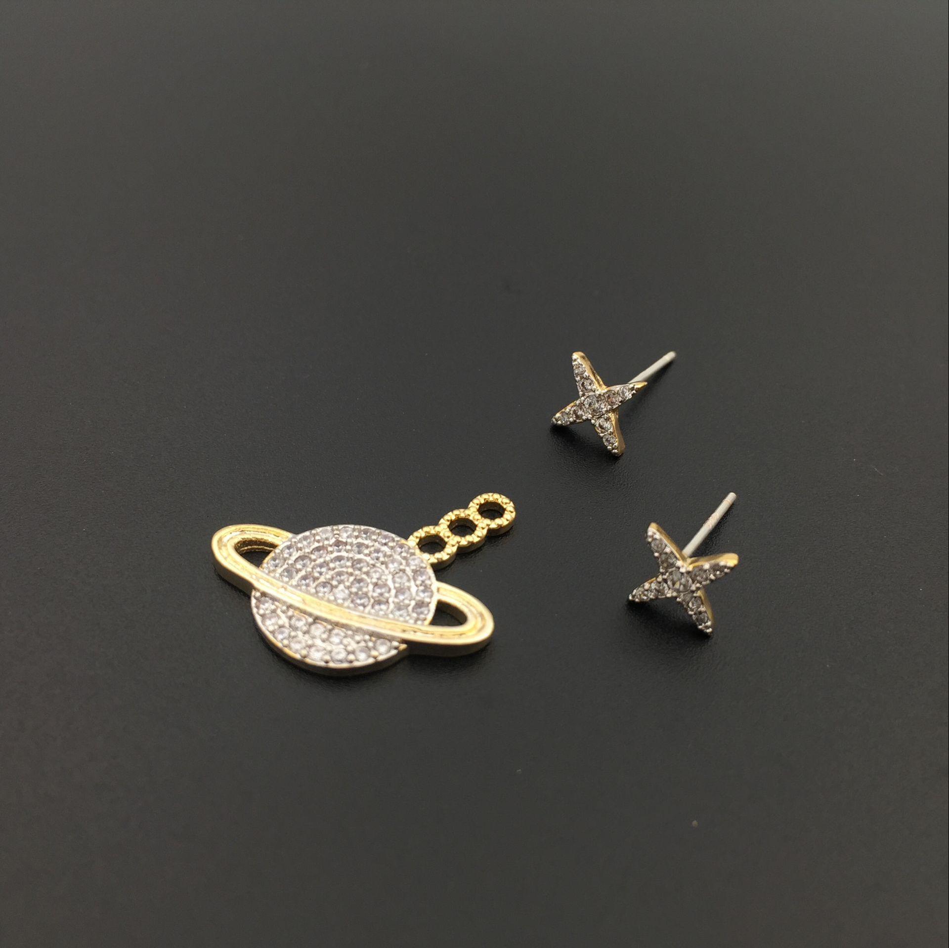 Asymmetrische Kleine Planeten Ohrringe Mikro Eingelegter Zirkon Gold Mars Kreatives Design S925 Silbern Adel Stern Ohrringe display picture 2