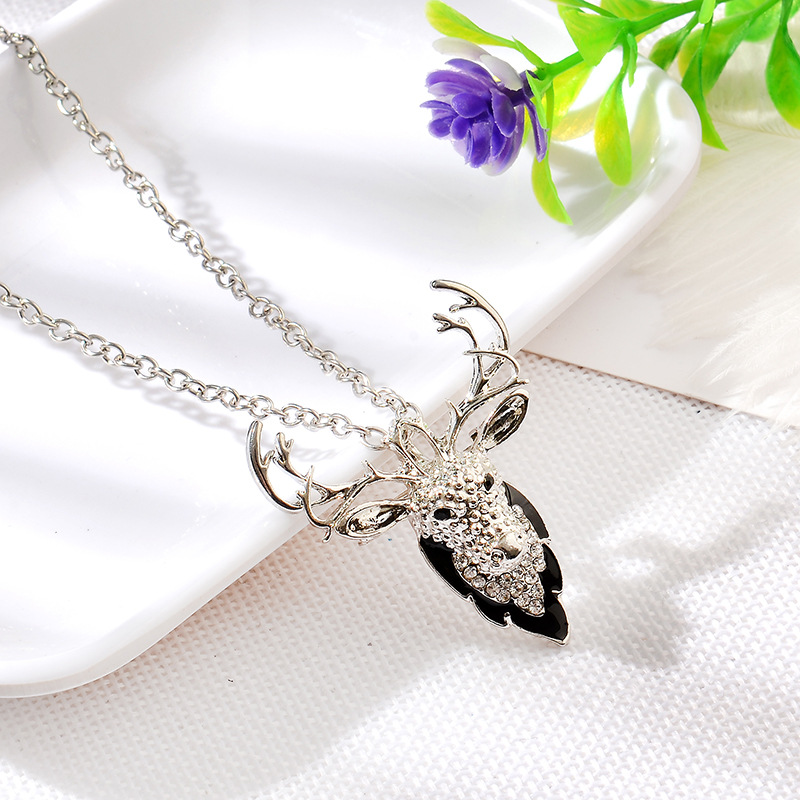 Ms. Christmas Elk Diamond Brooch Necklace Dual-use Alloy Plating Color New Jewelry Wholesale Fashion display picture 10